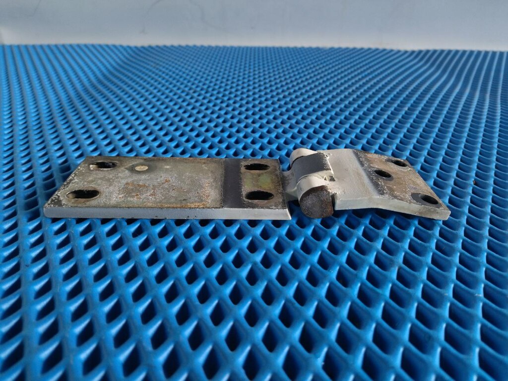 петля двери верхняя/нижняя б/у \ небольшой люфт - 1